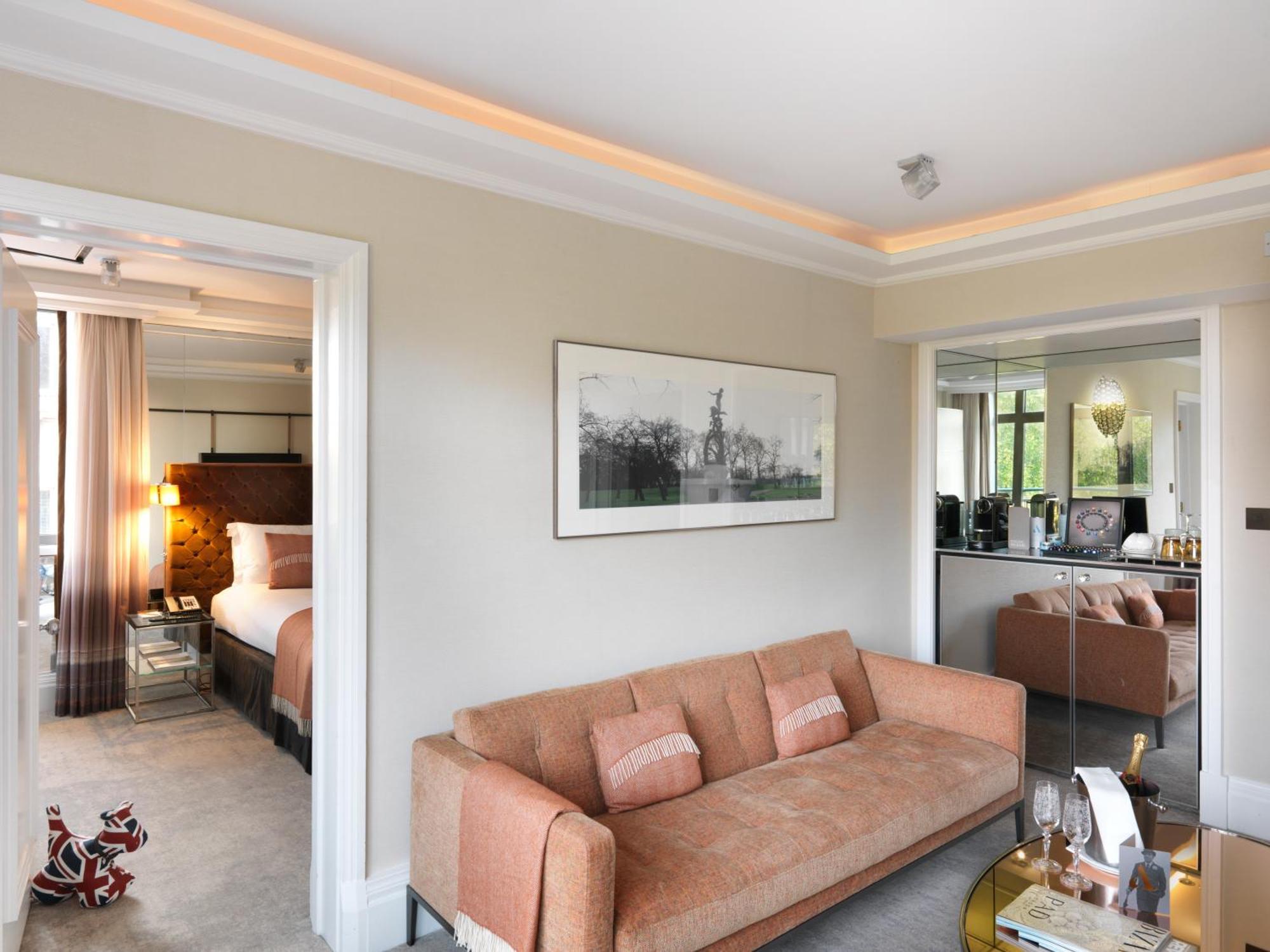 The Athenaeum Hotel & Residences Лондон Стая снимка A suite at the Mandarin Oriental, Munich
